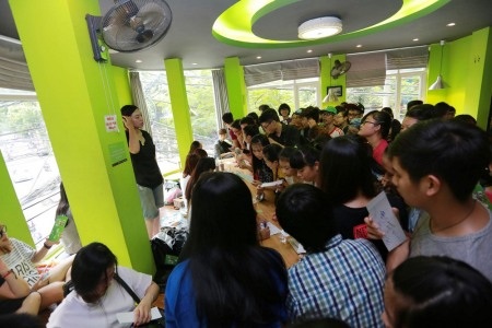 Hàng nghìn bạn trẻ đã tới nhận vé ngày
3/8