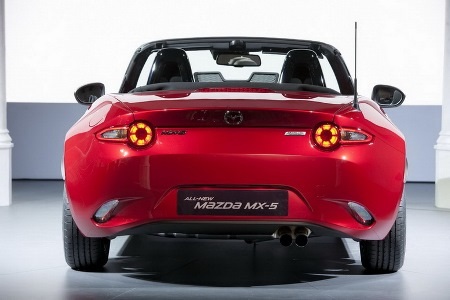 Mazda ra xe MX-5 thế hệ mới - 6 Miata MX-5 là một mẫu xe mang tính biểu tượng cho triết lý “Theo đuổi niềm vui lái xe” của Mazda.
