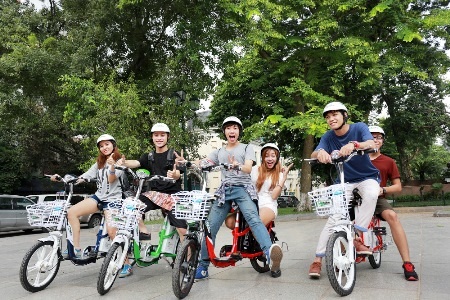 Những tuyến đường chính thường xuyên chật ních xe máy, khói thải ô nhiễm, âm thanh inh tai nhức óc…