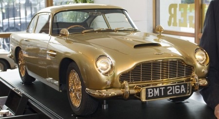 Mô hình xe Aston Martin DB5 mạ vàng