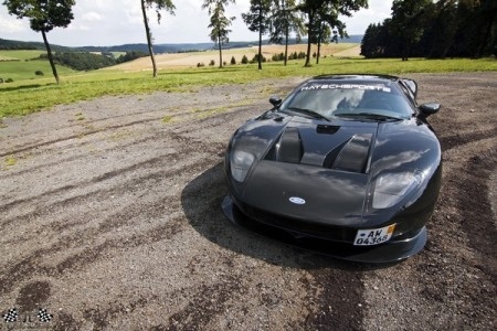 Video ghi lại cảnh
xe Ford GT độ 1113 mã lực tăng tốc từ 0 lên 300 km/h: