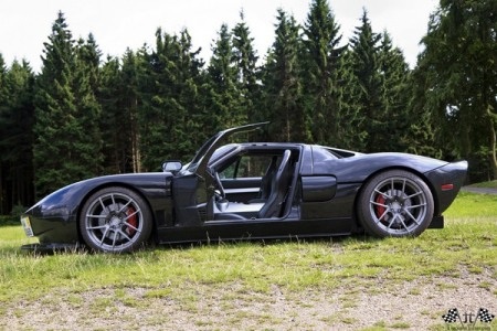 Video ghi lại cảnh
xe Ford GT độ 1113 mã lực tăng tốc từ 0 lên 300 km/h: