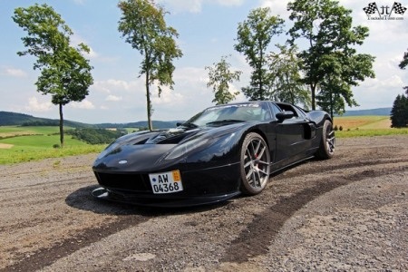 ViŤeo ghi lại cảnh
xe Ford GT độ 1113 mã lực tăng tốc từ 0 lên 300 km/h: