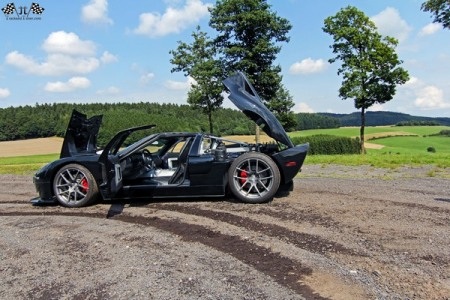 Video ghi lại cảnh
xe Ford GT độ 1113 mã lực tăng tốc từ 0 lên 300 km/h: