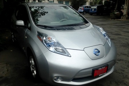 Lách cửa hẹp, xe mới, xe lạ rủ nhau về Việt Nam