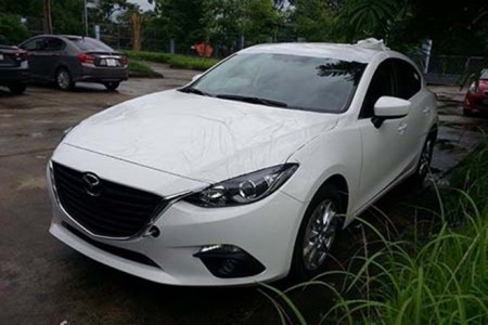 Lách cửa hẹp, xe mới, xe lạ rủ nhau về Việt Nam