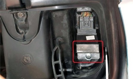 Độc chiêu chống trộm IC xe ga của thợ vỉa hè - 1