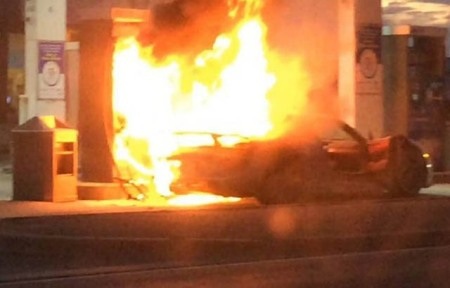 Siêu xe hybrid Porsche 918 Spyder bị lửa thiêu rụi