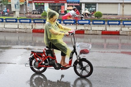 Người dùng có thể
thoải mái sạc pin xe điện ở bất cứ đâu, đơn giản như sạc điện thoại.