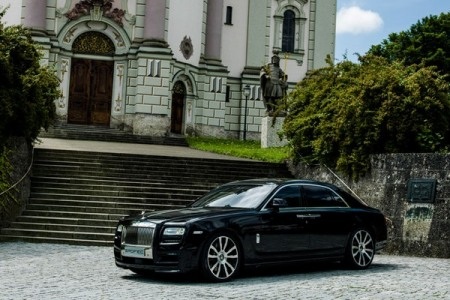 Chiêm ngưỡng hai chiếc Rolls-Royce Ghost độ đẹp mắt