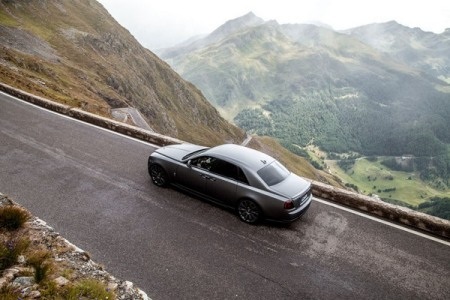 Chiêm ngưỡng hai chiếc Rolls-Royce Ghost độ đẹp mắt