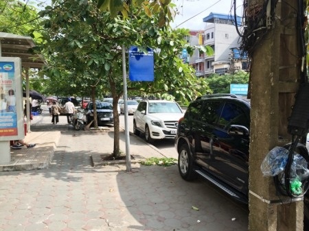 Như thế này thì chỗ nào dành cho xe buýt?