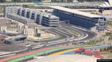 Hamilton chật vật giành pɯle