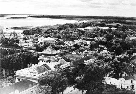 Nhà máy thuốc lá và khu vực trường đại học, nhà hát