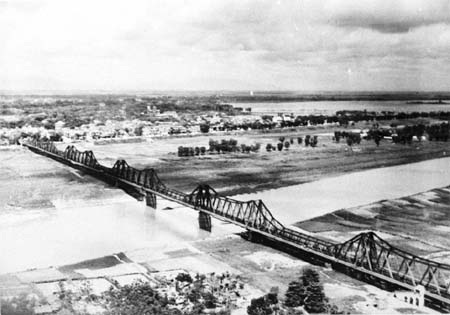 Cầu Paul Doumer (Long Biên) năm 1951