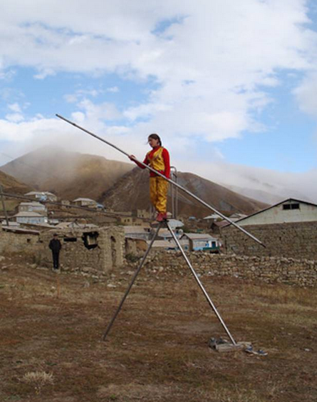 Các thành viên gia đình Wallenda tập luyện trên một sợi dây ở độ cao 30m ở Sarasota, 19/3/1944