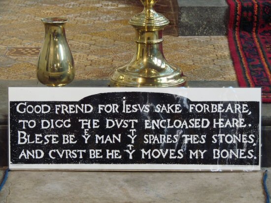 Bí ẩn lời nguyền trên mộ Shakespeares - 1 Lời nguyền trên mộ William Shakespeare tại nhà thờ Holy Trinity, Stratford-upon-Avon.