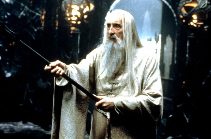 Cuộc đời và sự nghiệp của diễn viên “Bá tước Dracula” qua ảnh - 11 Ông vào vai Scaramange, kẻ thù của James Bond, trong tập phim The Man with the Golden Gun (1974).