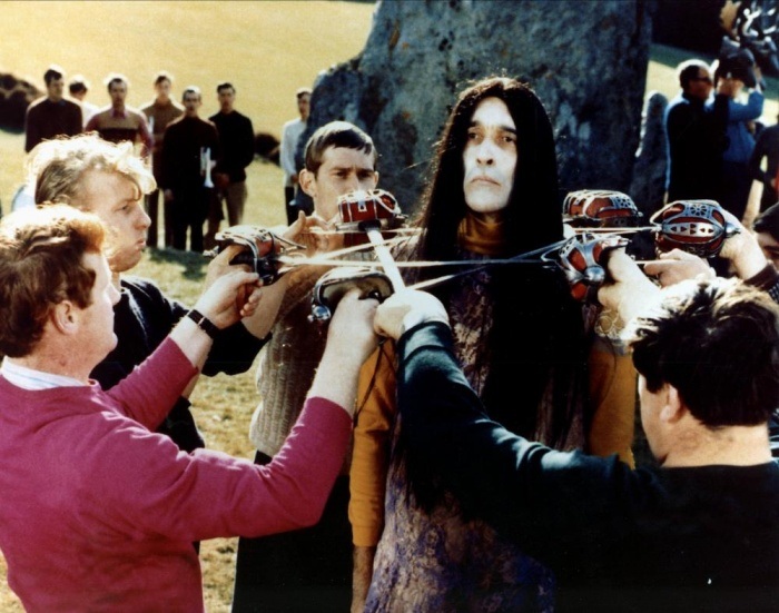 Cuộc đời và sự nghiệp của diễn viên “Bá tước Dracula” qua ảnh - 9 Lee nhận vai phản diện trong bộ phim Return From Witch Mountain (1977), cùng với Bette Davis.