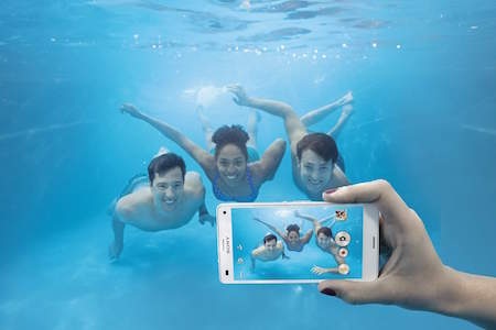 5 yếu tố mà phái đẹp mong muốn ở smartphone - 4 Sony XPERIA Z3 Compact
là chiếc smartphone có khả năng chống nước, chống bụi cao nhất hiện nay.