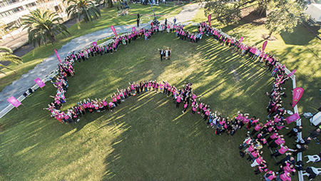 Kỷ lục Guinness 279 người tham gia chụp selfie.