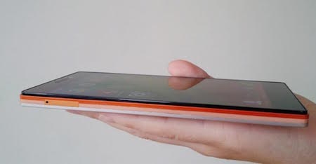 VIBE X2 nằm trong số những chiếc smartphone mỏng nhẹ nhất hiện
nay.