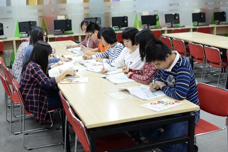 Các em học viên tự học và tìm hiểu thông tin tại thư viện của
Trung tâm Anh ngữ ACET