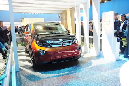 Mẫu xe hơi BMW được tích hợp công nghệ tự động khởi động bằng smartphone và smart watch.