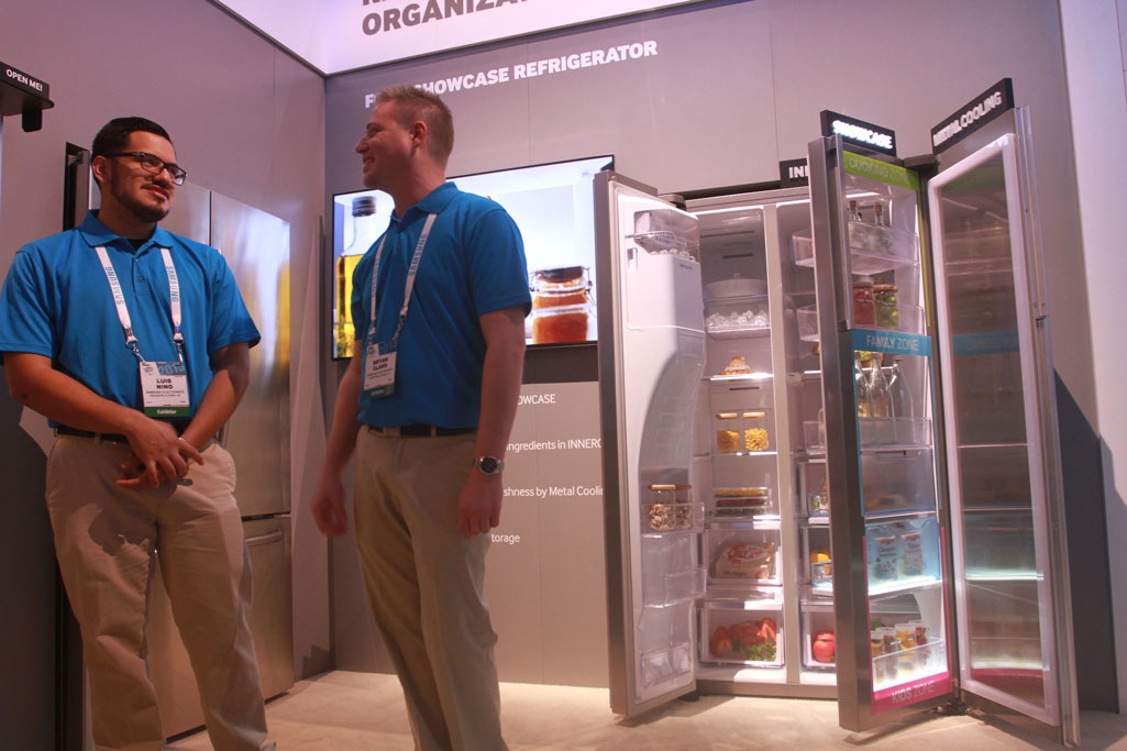 Một góc gian bếp hiện
đại trưng bày bộ sản phẩm điện gia dụng Chef Collection của Samsung