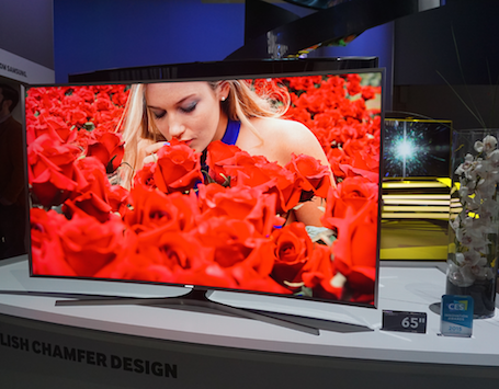 Cận cảnh loạt sản phẩm của Samsung tại CES 2015 - 6 Một phiên bản SUHD TV màn hình 65 inch với chân đế quen thuộc của Samsung.