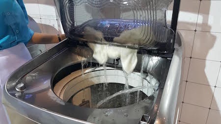Cận cảnh máy giặt Samsung có khay giặt tay có mặt Việt Nam vào tháng 3