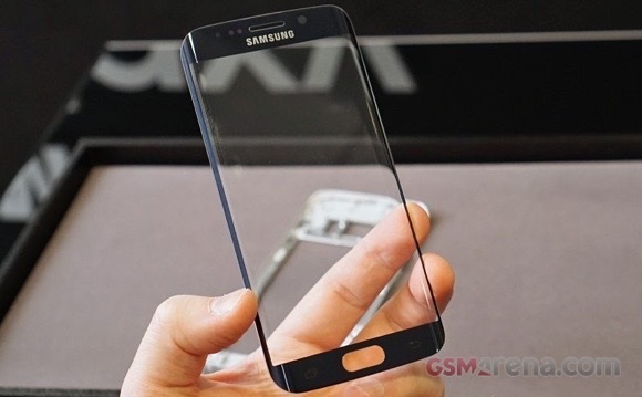 Samsung thiếu màn hình cong cho Galaxy S6 Edge