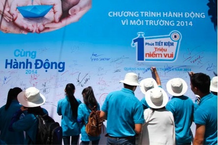 Ký tên cam kết thể hiện quyết tâm chung tay bảo tồn nguồn nước