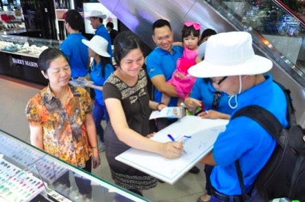 Ký tên cam kết thể hiện quyết tâm chung tay bảo tồn nguồn nước