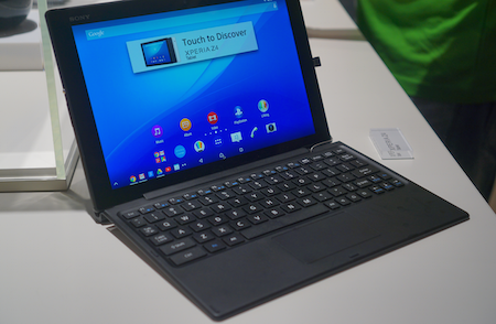 Cận cảnh Xperia Z4 Tablet - Máy tính bảng mỏng và mạnh mẽ nhất hiện nay - 7 Xperia Z4 Tablet gắn với bàn phím có thể tháo rời.