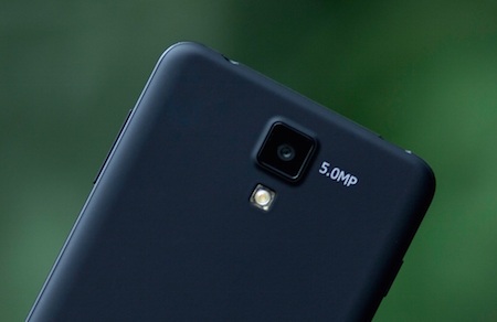 Camera sau 5.0MP, tự động lấy nét hỗ trợ đèn Flash chụp ảnh trong ánh sáng yếu