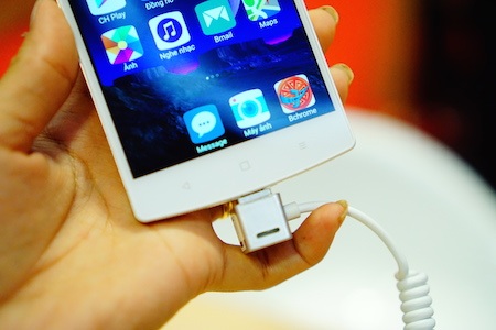 Ba phím chức năng được thiết kế cảm ứng, khi chạm tay vào thì các phím chức năng sẽ hiện sáng.