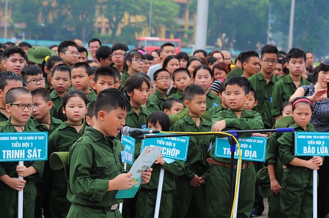“Chiến sỹ nhí” và 10 ngày trong quân ngũ - 2 Các chiến sỹ nhí trong lễ xuất quân tham dự khoá học Em là chiến sỹ.