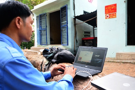 Tiệm Internet này có máy tính truy cập mạng hoàn toàn bằng
D-Com 3G.