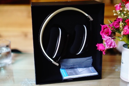 Mở hộp tai nghe không dây Sennheiser Urbanite XL Wireless