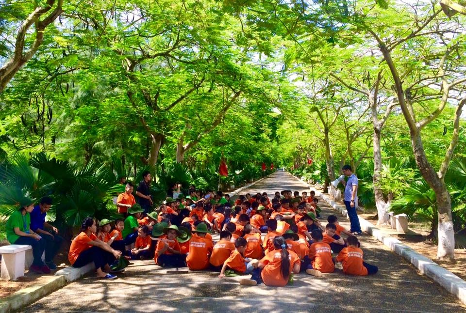 “Chiến sỹ nhí” và 10 ngày trong quân ngũ - 14 Các chiến sỹ nhí được tìm hiểu về quân phục, quân hàm, quân hiệu QĐNDVN.