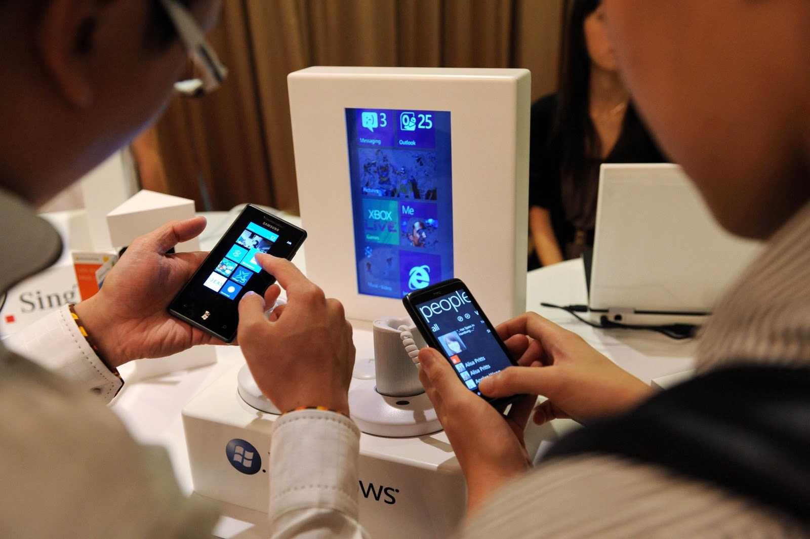 Thị trường smartphone ĐNÁ tiếp tục tăng trưởng, Việt Nam xuất hiện "nhân tố mới" - 1 Tuy nhiên, số lượng smartphone tiêu thụ trong khu vực giảm
9,5% so với quý IV/2014.