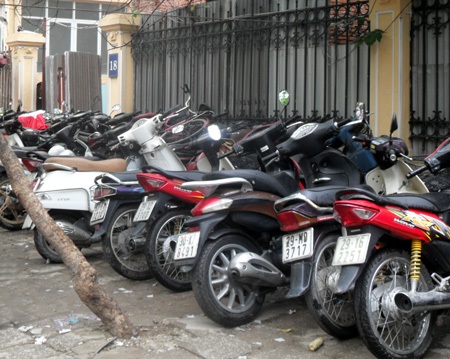 Hà Nội quyết xóa bỏ điểm trông xe “xé rào” - 1
