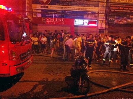 Hoảng loạn vì cháy quán karaoke trong đêm - 2 Hoảng loạn vì cháy quán karaoke trong đêm - 2