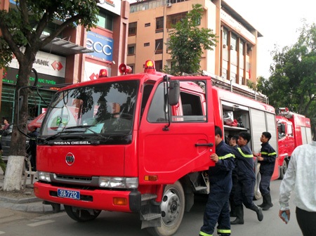 Cháy lớn tại tòa nhà 26 tầng trên phố Láng Hạ - 1