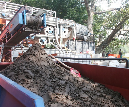 Tiếp tục hút bùn hồ Gươm bằng công nghệ Đức - 1