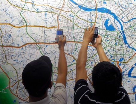 Hàng ngàn người đến xem quy hoạch chung Thủ đô - 9