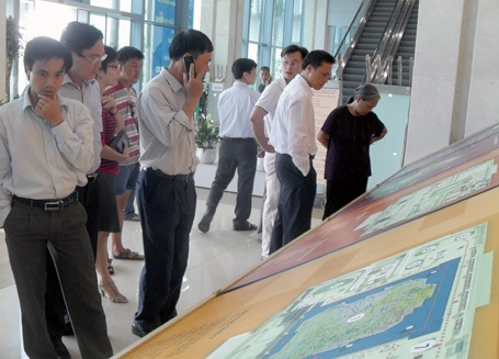 Hàng ngàn người đến xem quy hoạch chung Thủ đô - 12