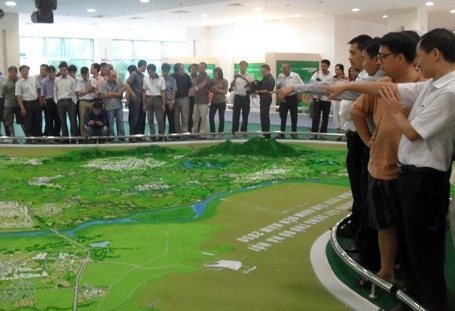 Hàng ngàn người đến xem quy hoạch chung Thủ đô - 14