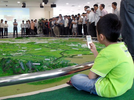 Hàng ngàn người đến xem quy hoạch chung Thủ đô - 11